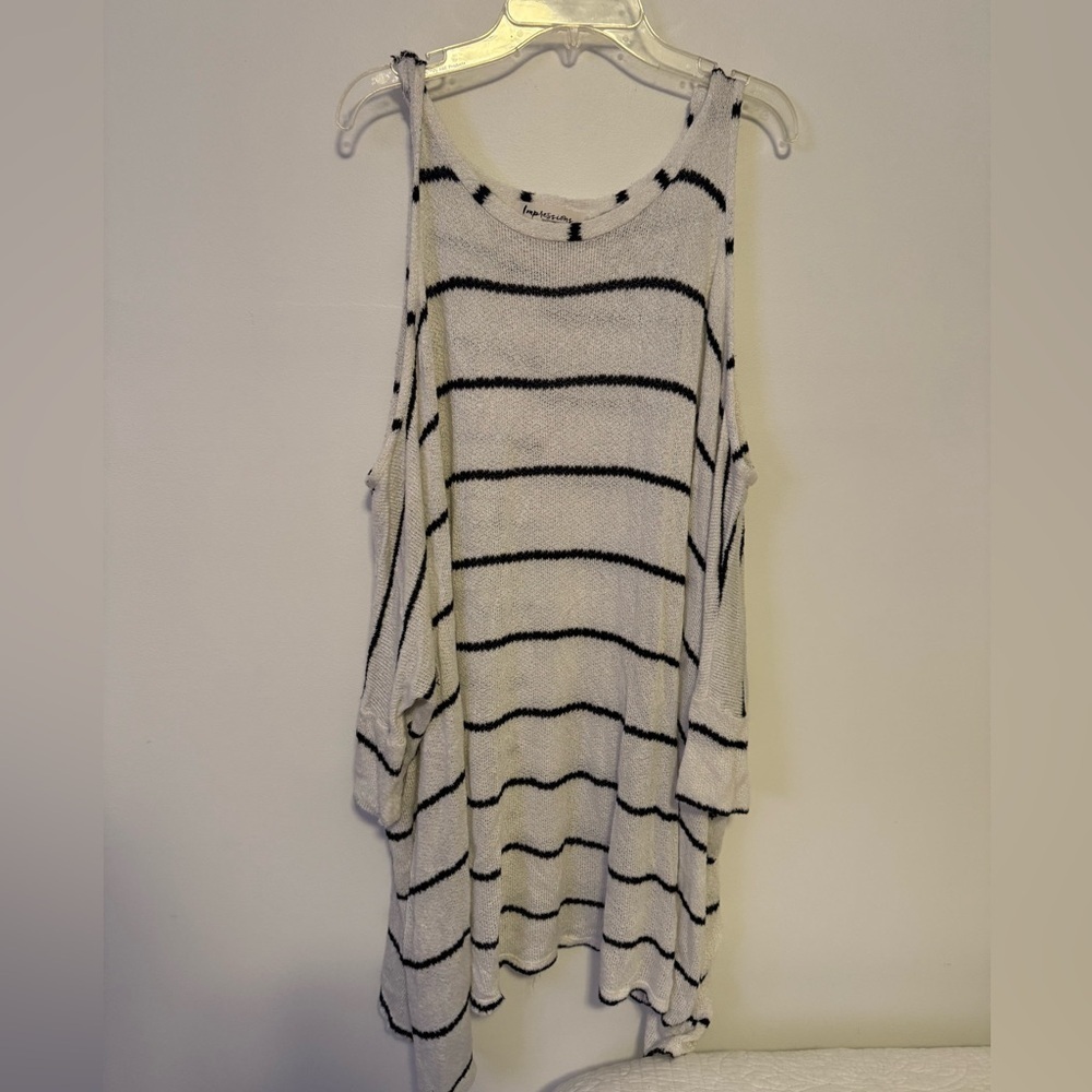 🎉2/$15 Impressions Monochrome Striped Knit Top